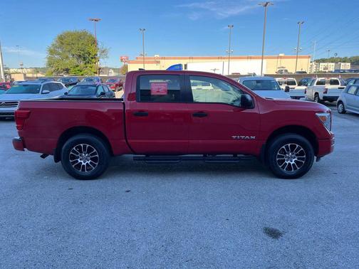 2022 Nissan Titan SV