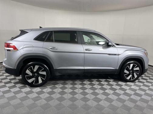 2024 Volkswagen Atlas Cross Sport 2.0T SE w/Technology 4MOTION