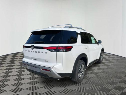 2025 Nissan Pathfinder SL FWD