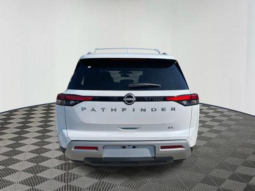 2025 Nissan Pathfinder SL FWD
