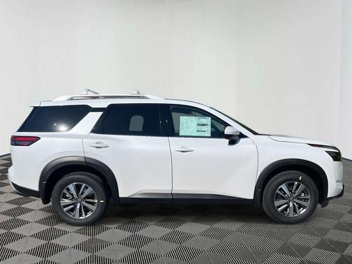2025 Nissan Pathfinder SL FWD