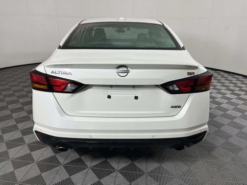 Pearl White 2025 Nissan Altima SR AWD