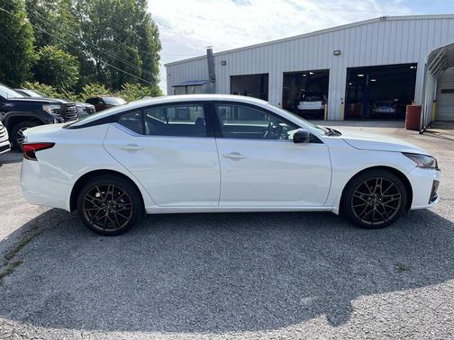 Pearl White 2025 Nissan Altima SR AWD