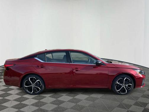 2025 Nissan Altima SR FWD