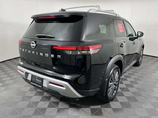 2024 Nissan Pathfinder SL FWD
