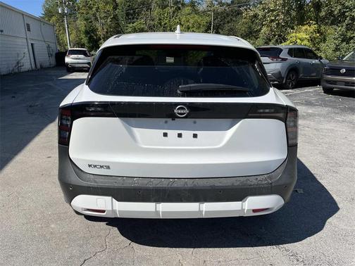 2025 Nissan Kicks SV