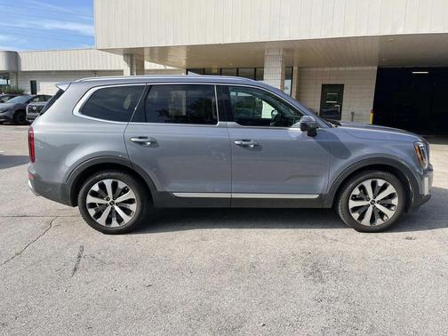 Everlasting Silver 2022 Kia Telluride S