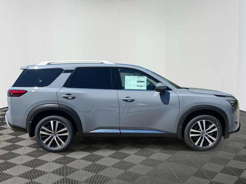 2025 Nissan Pathfinder Platinum FWD