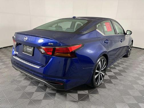 2022 Nissan Altima SR FWD