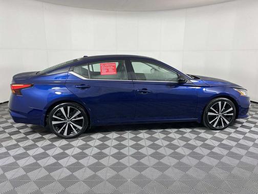 2022 Nissan Altima SR FWD