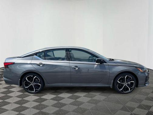 2025 Nissan Altima SR FWD