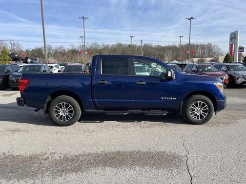 2024 Nissan Titan SV