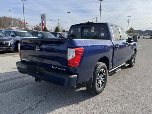 2024 Nissan Titan SV