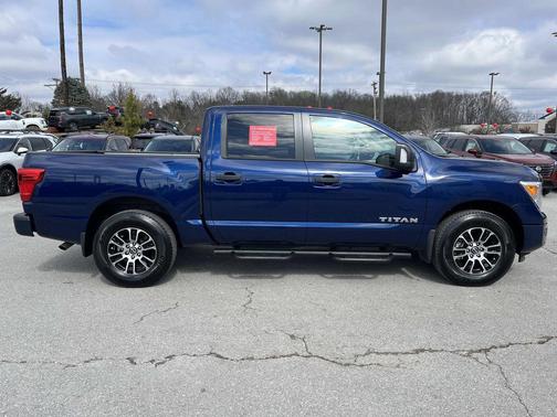 2024 Nissan Titan SV