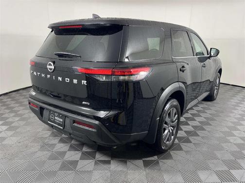 2025 Nissan Pathfinder S 4WD