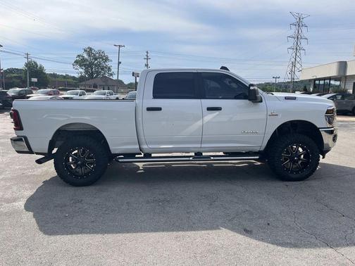 Bright White Clearcoat 2025 RAM 2500 Big Horn Crew Cab 4x4 6'4' Box