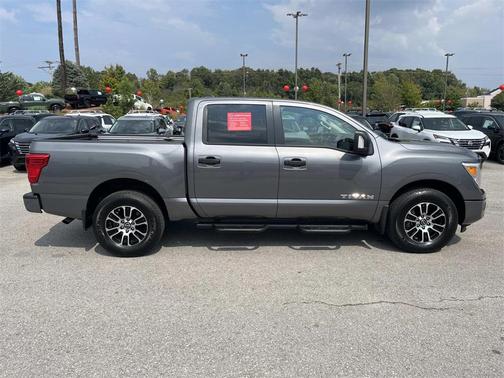2024 Nissan Titan SV