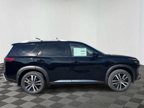 2025 Nissan Pathfinder Platinum FWD