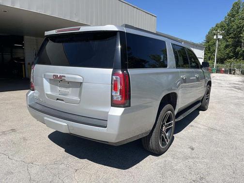 Quicksilver Metallic 2016 GMC Yukon XL SLT