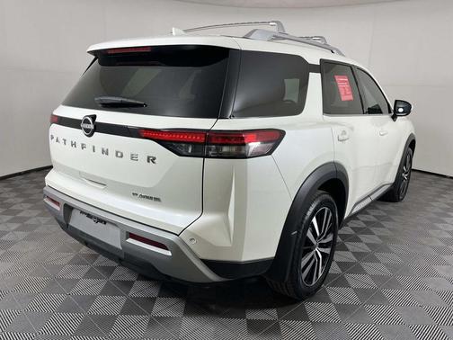 2024 Nissan Pathfinder Platinum FWD
