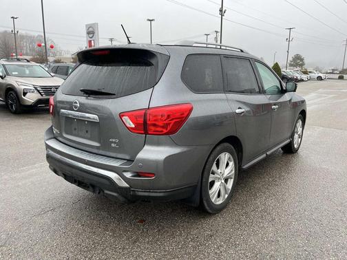 2018 Nissan Pathfinder SL