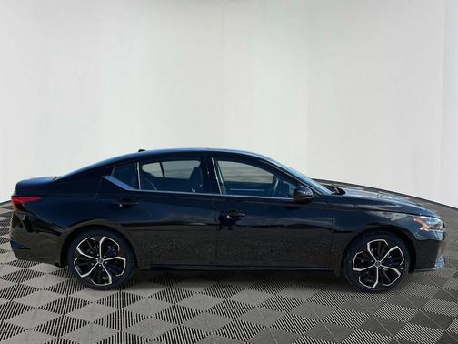 2025 Nissan Altima SR FWD