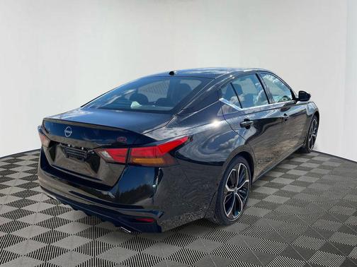 2025 Nissan Altima SR FWD