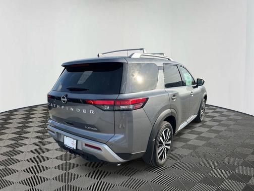 2025 Nissan Pathfinder Platinum FWD