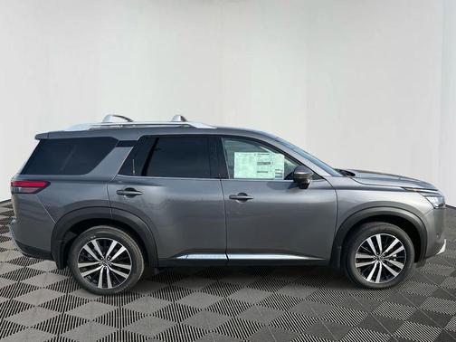 2025 Nissan Pathfinder Platinum FWD