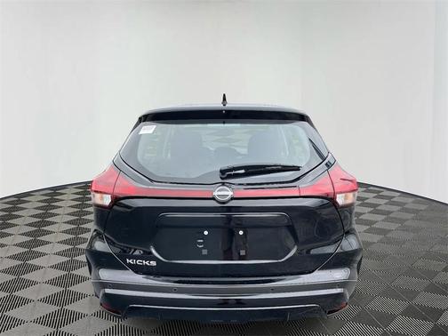 2025 Nissan Kicks S