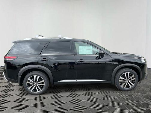 2025 Nissan Pathfinder Platinum 4WD