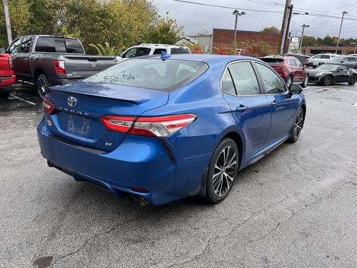 2020 Toyota Camry SE