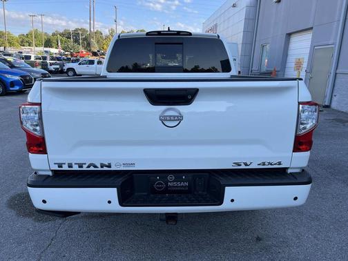 2024 Nissan Titan SV