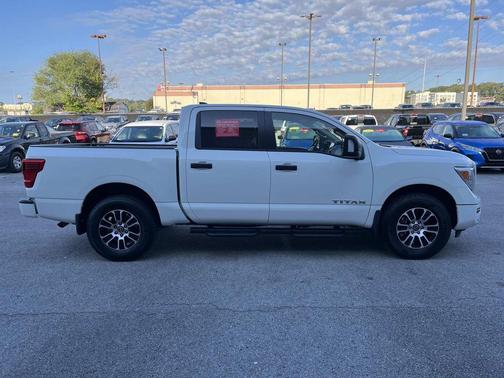 2024 Nissan Titan SV