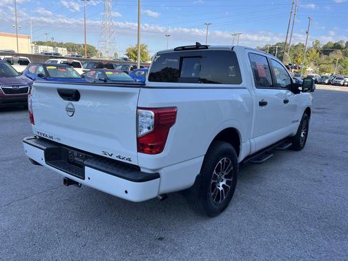 2024 Nissan Titan SV
