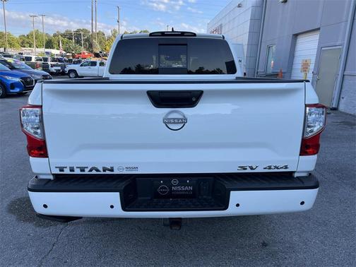 2024 Nissan Titan SV