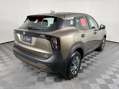 2025 Nissan Kicks S
