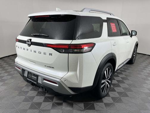 2024 Nissan Pathfinder Platinum FWD