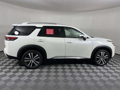 2024 Nissan Pathfinder Platinum FWD