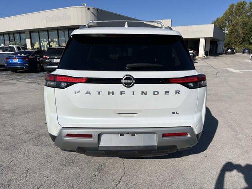 White Pearl 2025 Nissan Pathfinder SL FWD