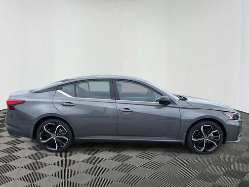 2025 Nissan Altima SR FWD