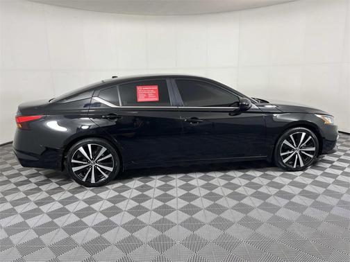 2022 Nissan Altima SR FWD