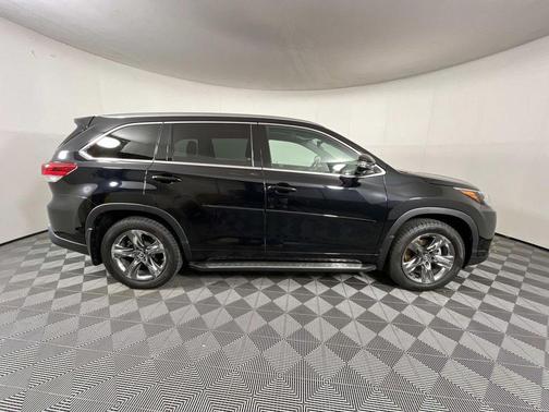 Midnight Black Metallic 2017 Toyota Highlander Limited Platinum