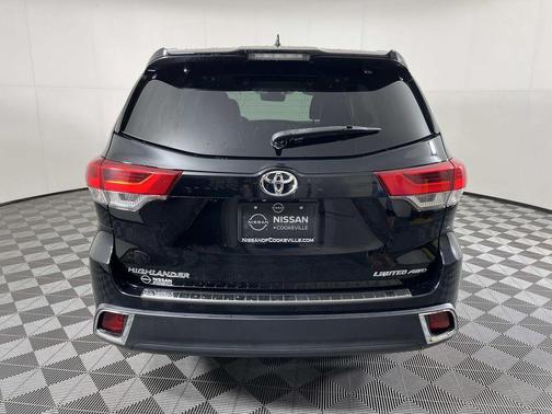 Midnight Black Metallic 2017 Toyota Highlander Limited Platinum