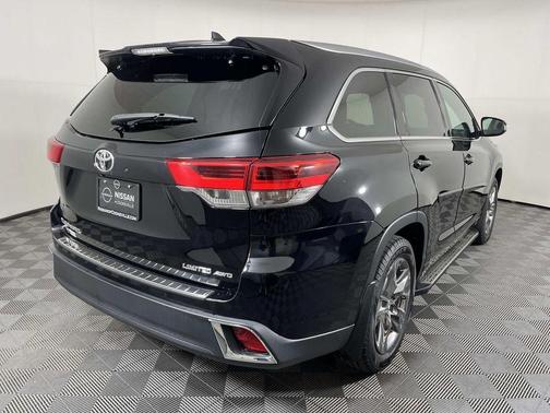 Midnight Black Metallic 2017 Toyota Highlander Limited Platinum