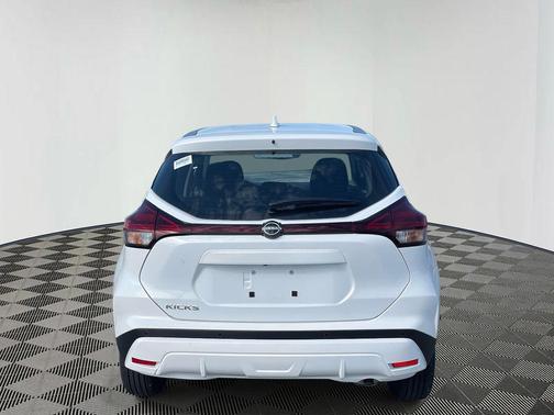 2025 Nissan Kicks S