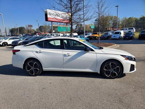 Pearl White Tricoat 2023 Nissan Altima SR Intelligent AWD