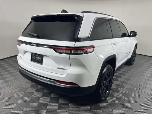 Bright White Clearcoat 2023 Jeep Grand Cherokee Limited