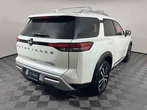 2024 Nissan Pathfinder Platinum 4WD