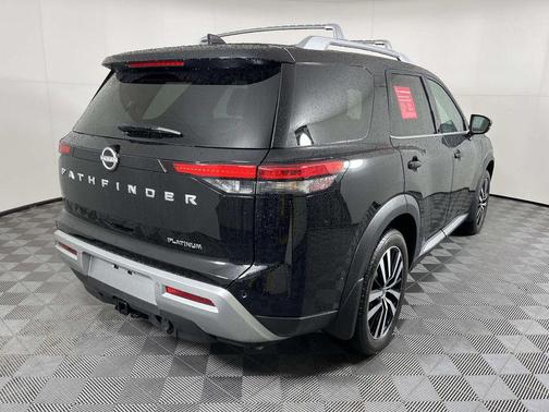 2024 Nissan Pathfinder Platinum FWD